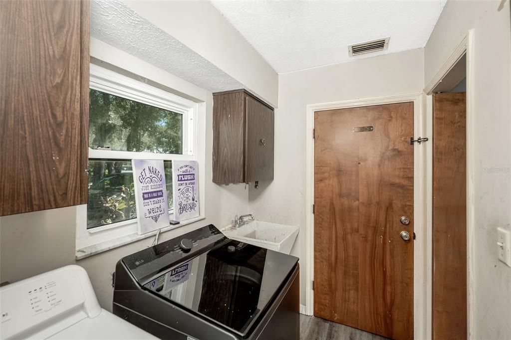 For Sale: $375,000 (4 beds, 2 baths, 2078 Square Feet)