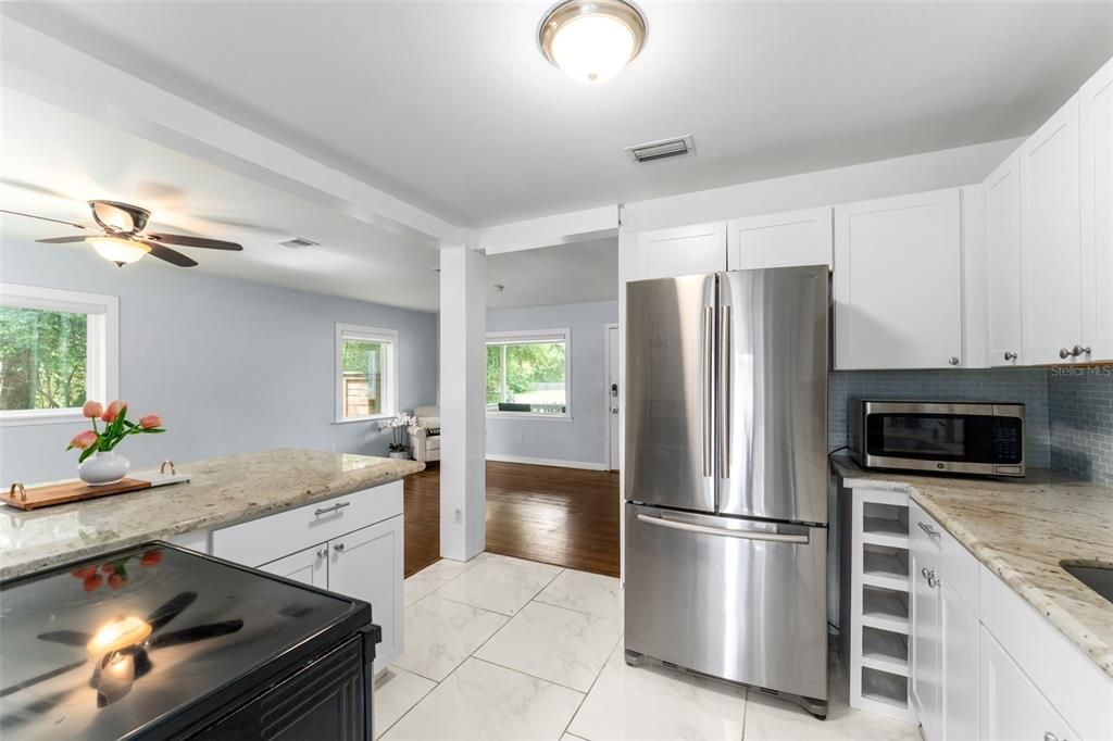 For Sale: $220,000 (3 beds, 1 baths, 990 Square Feet)