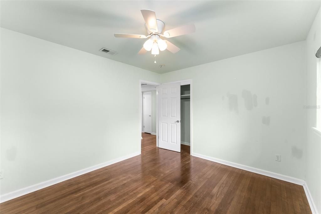 For Sale: $220,000 (3 beds, 1 baths, 990 Square Feet)