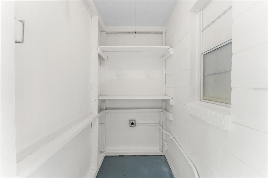 For Sale: $220,000 (3 beds, 1 baths, 990 Square Feet)