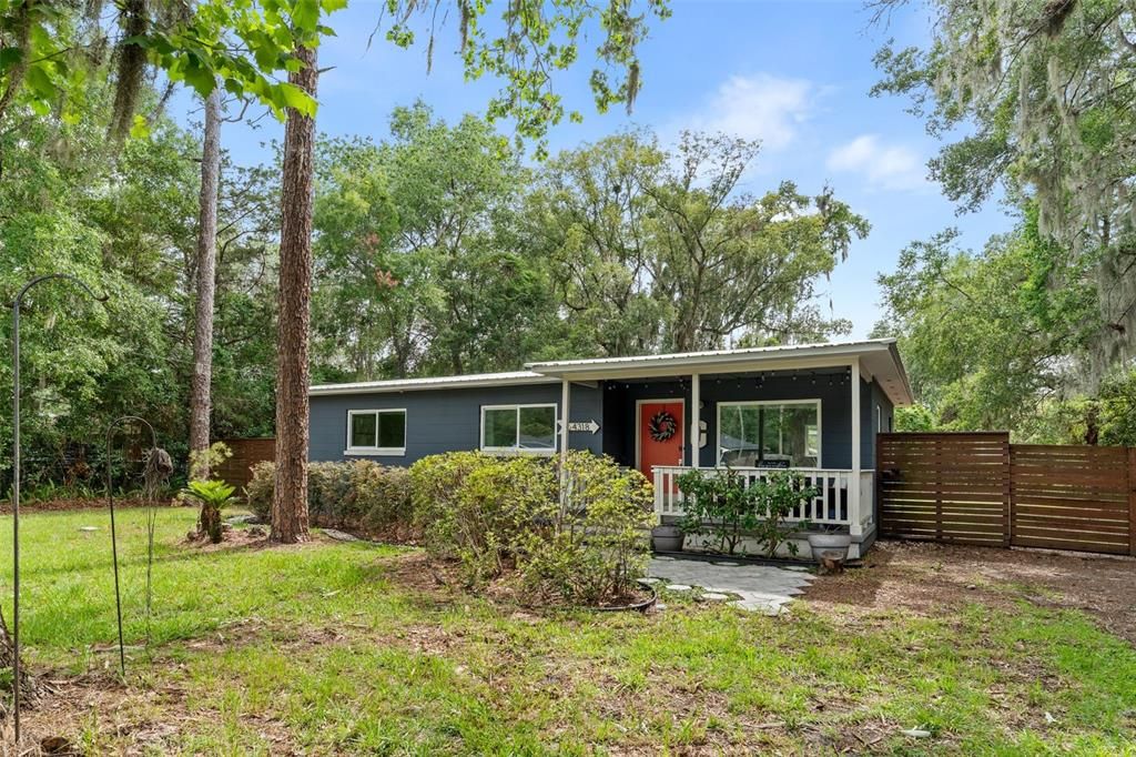 For Sale: $220,000 (3 beds, 1 baths, 990 Square Feet)
