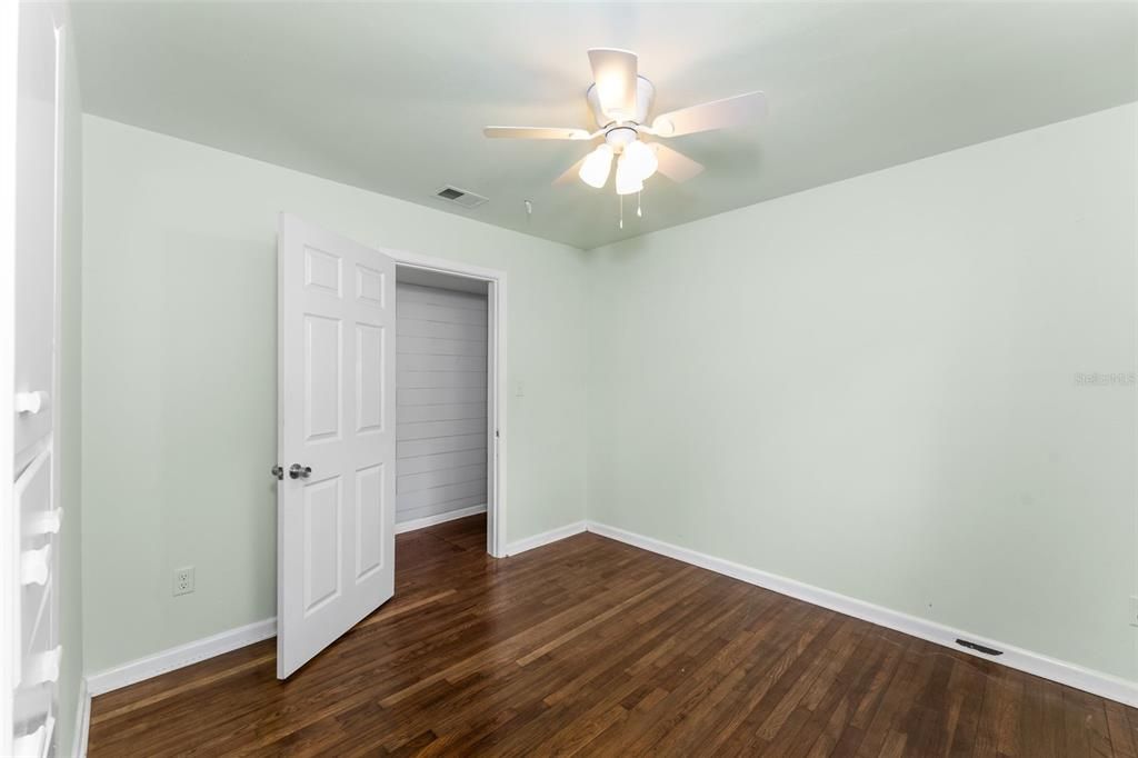 For Sale: $220,000 (3 beds, 1 baths, 990 Square Feet)