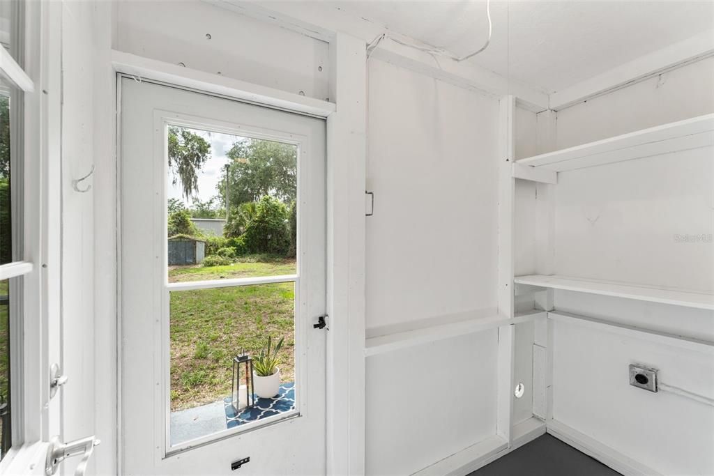 For Sale: $220,000 (3 beds, 1 baths, 990 Square Feet)