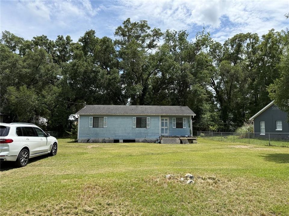 For Sale: $129,000 (3 beds, 2 baths, 984 Square Feet)