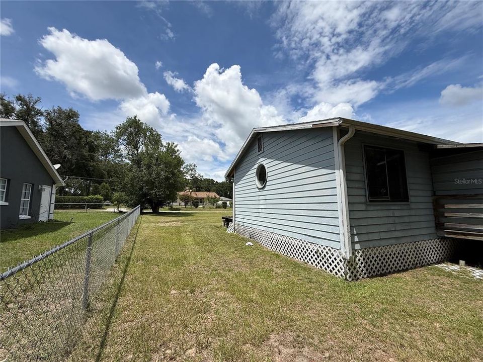 For Sale: $129,000 (3 beds, 2 baths, 984 Square Feet)