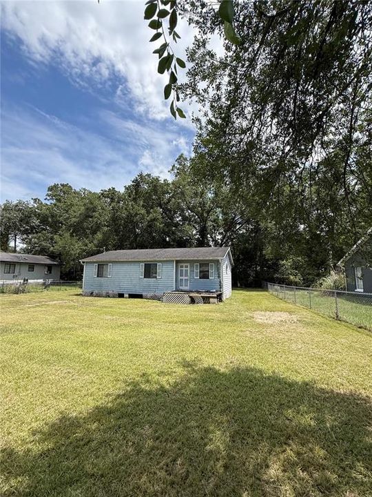 For Sale: $129,000 (3 beds, 2 baths, 984 Square Feet)