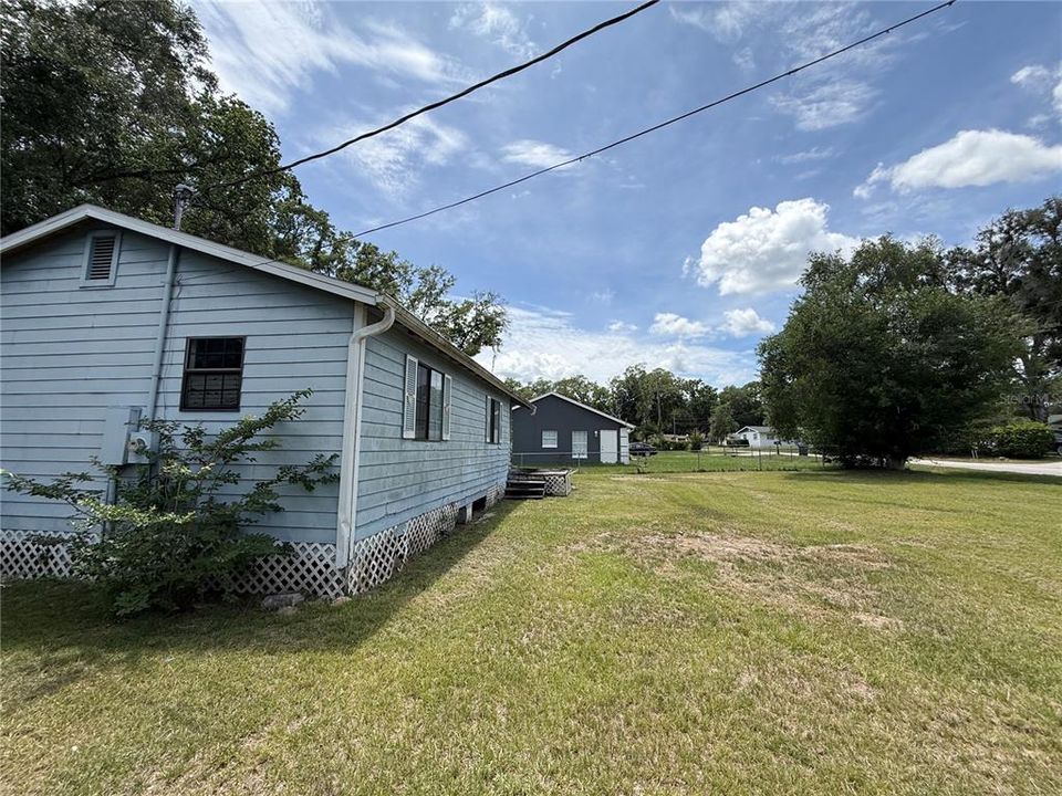 For Sale: $129,000 (3 beds, 2 baths, 984 Square Feet)