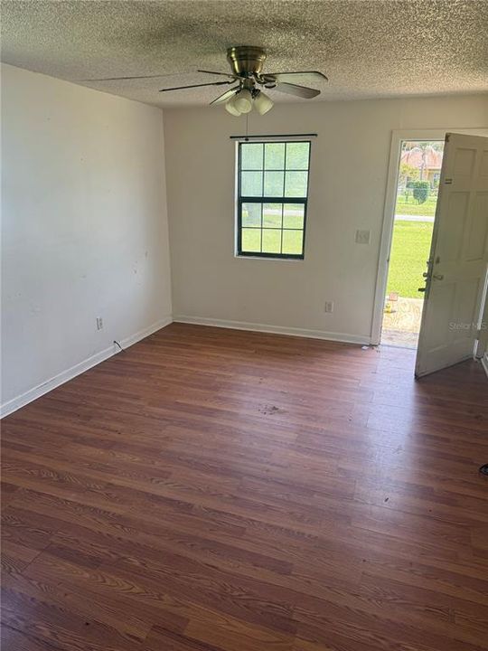 For Sale: $129,000 (3 beds, 2 baths, 984 Square Feet)