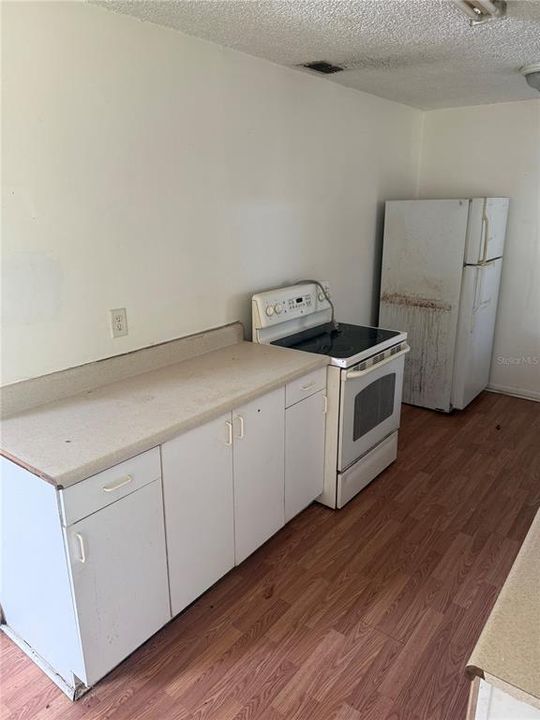 For Sale: $129,000 (3 beds, 2 baths, 984 Square Feet)