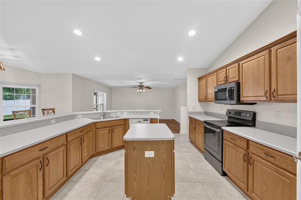 For Sale: $389,000 (3 beds, 2 baths, 2892 Square Feet)