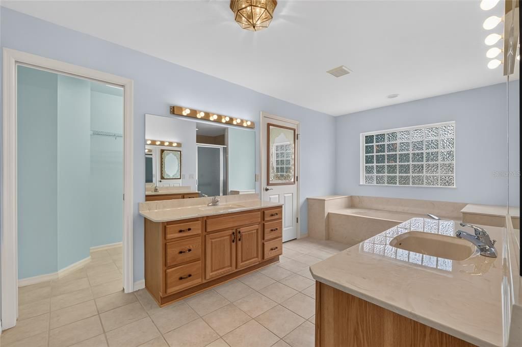 For Sale: $389,000 (3 beds, 2 baths, 2892 Square Feet)