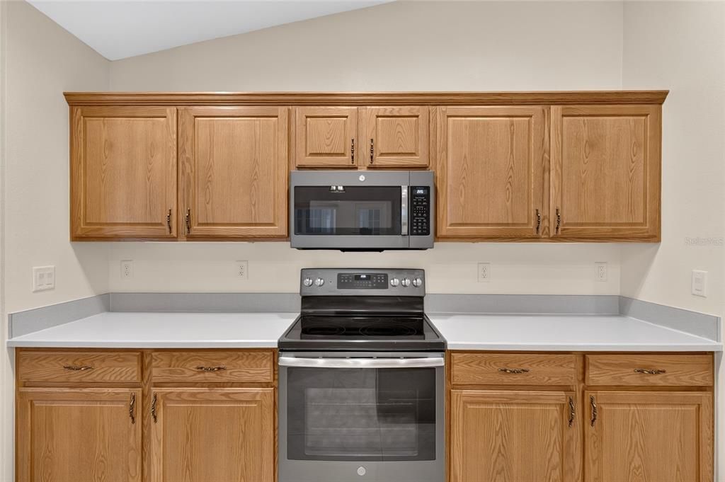 For Sale: $389,000 (3 beds, 2 baths, 2892 Square Feet)