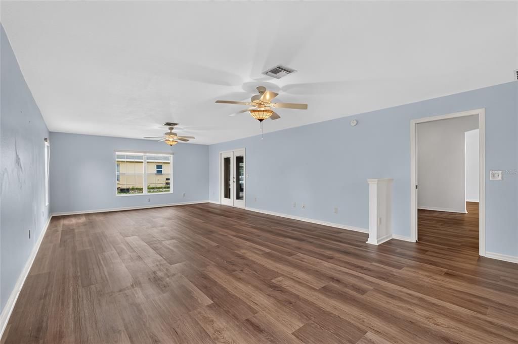 For Sale: $389,000 (3 beds, 2 baths, 2892 Square Feet)