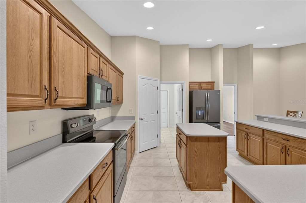 For Sale: $389,000 (3 beds, 2 baths, 2892 Square Feet)