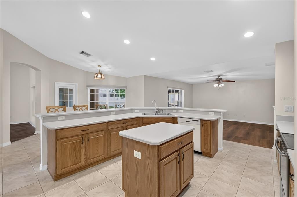 For Sale: $389,000 (3 beds, 2 baths, 2892 Square Feet)