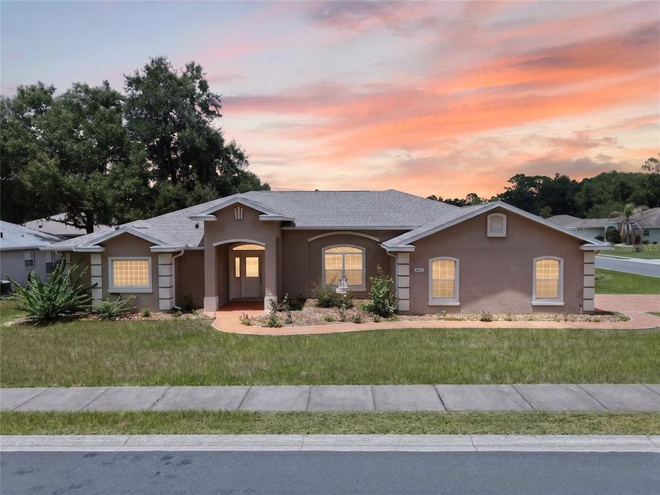 For Sale: $389,000 (3 beds, 2 baths, 2892 Square Feet)