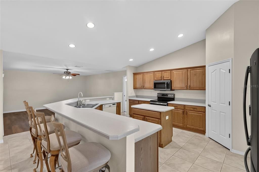 For Sale: $389,000 (3 beds, 2 baths, 2892 Square Feet)