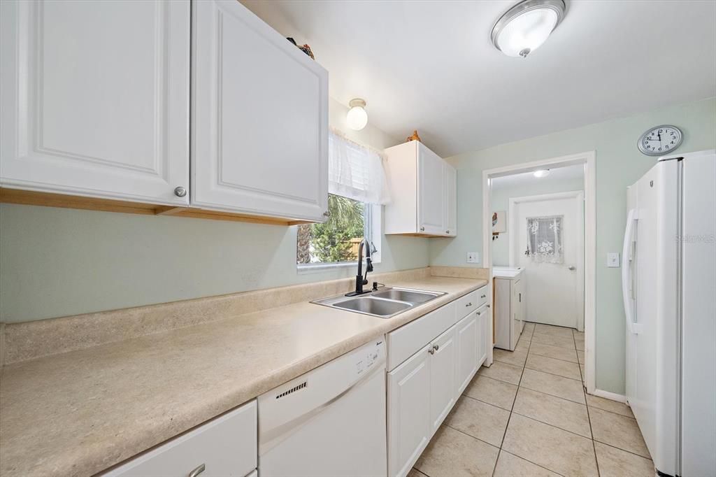 For Sale: $360,000 (3 beds, 2 baths, 1194 Square Feet)