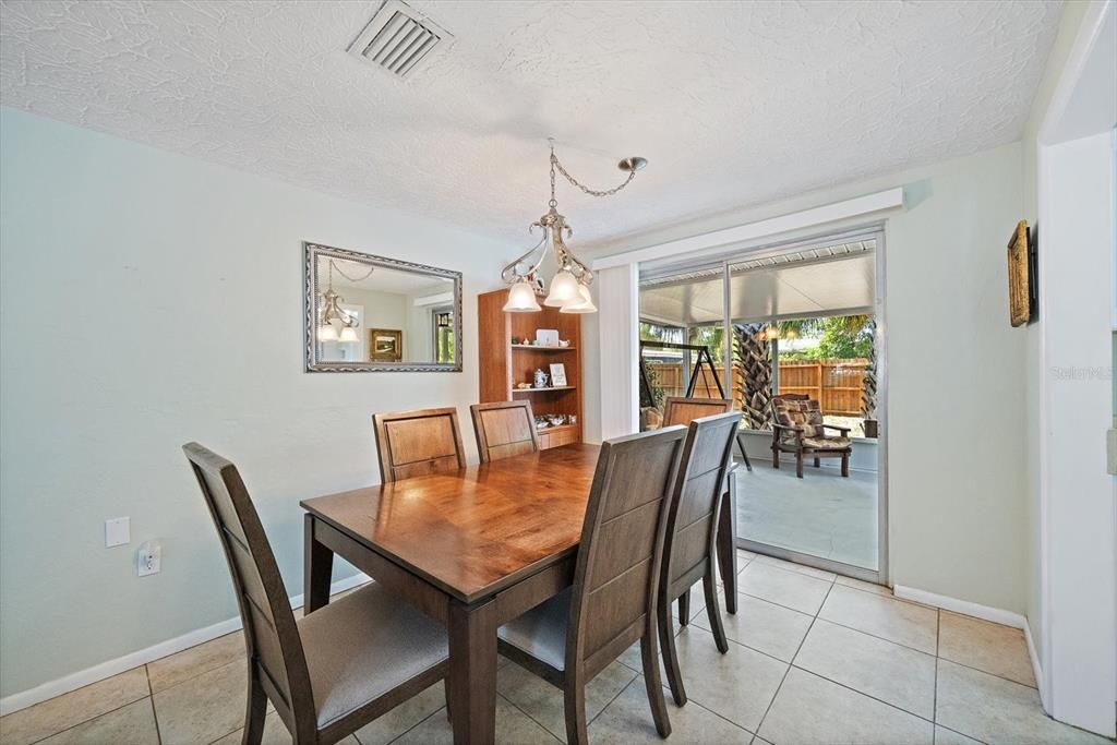 For Sale: $360,000 (3 beds, 2 baths, 1194 Square Feet)