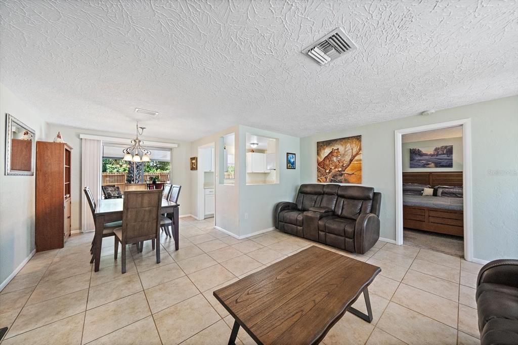 For Sale: $360,000 (3 beds, 2 baths, 1194 Square Feet)