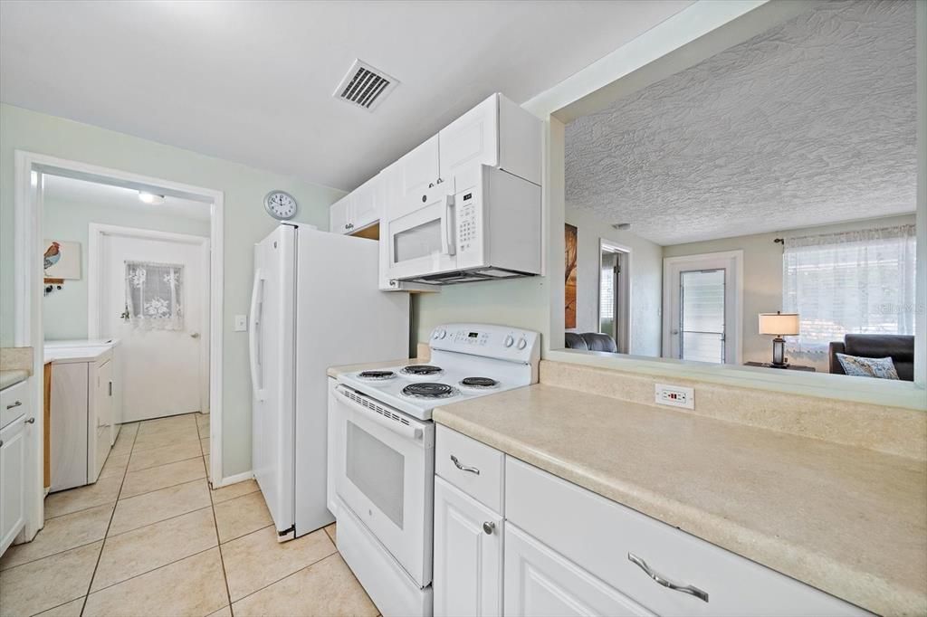 For Sale: $360,000 (3 beds, 2 baths, 1194 Square Feet)