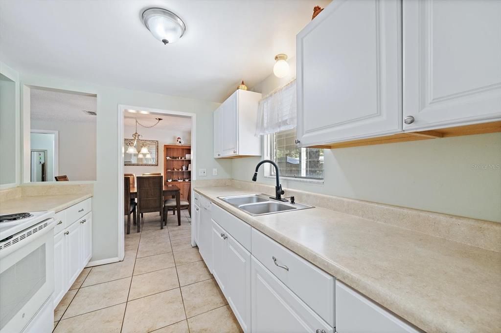 For Sale: $360,000 (3 beds, 2 baths, 1194 Square Feet)