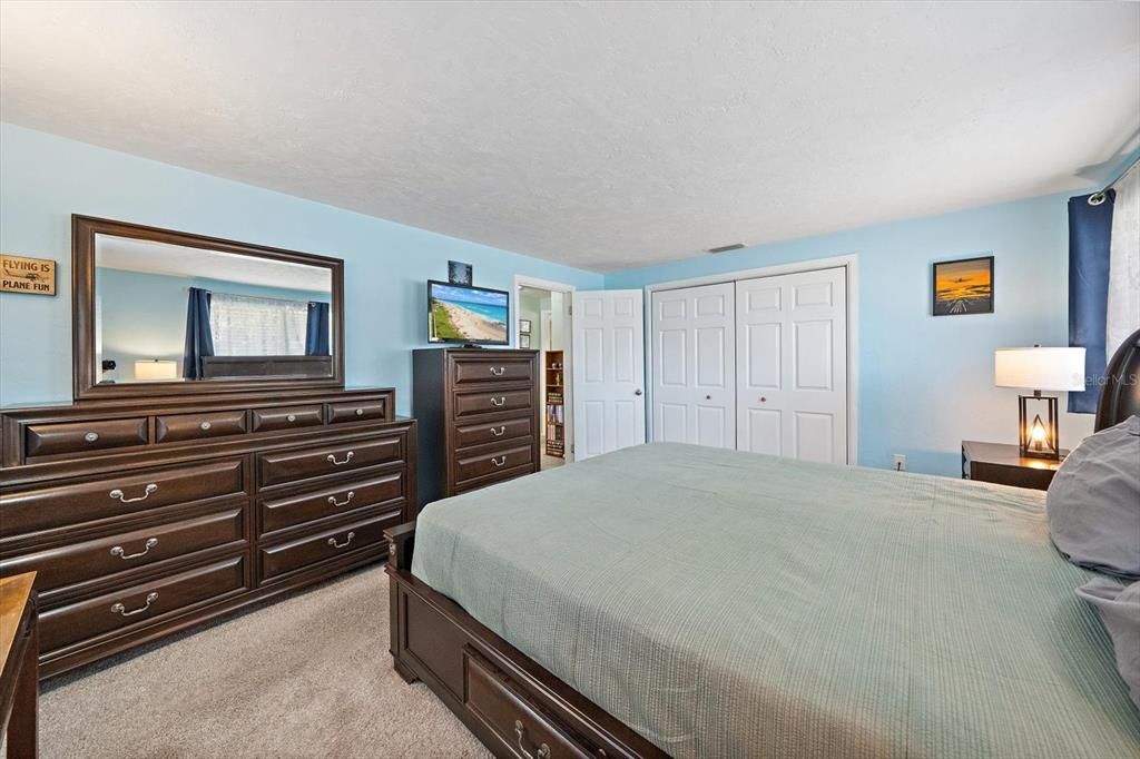 For Sale: $360,000 (3 beds, 2 baths, 1194 Square Feet)