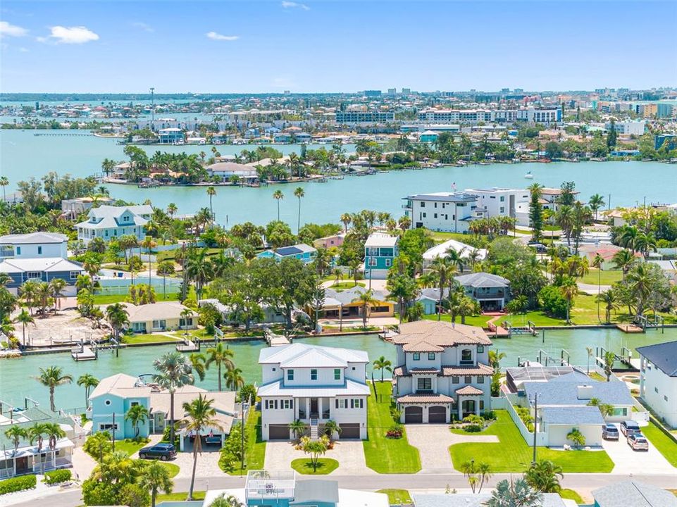For Sale: $2,145,000 (4 beds, 4 baths, 2695 Square Feet)