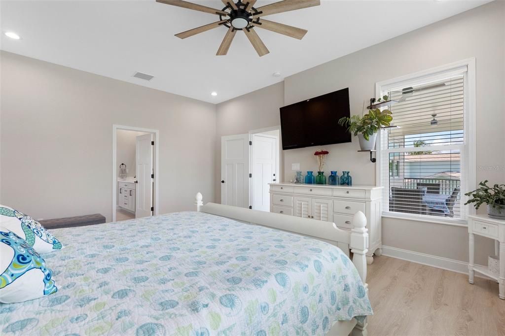 For Sale: $2,145,000 (4 beds, 4 baths, 2695 Square Feet)