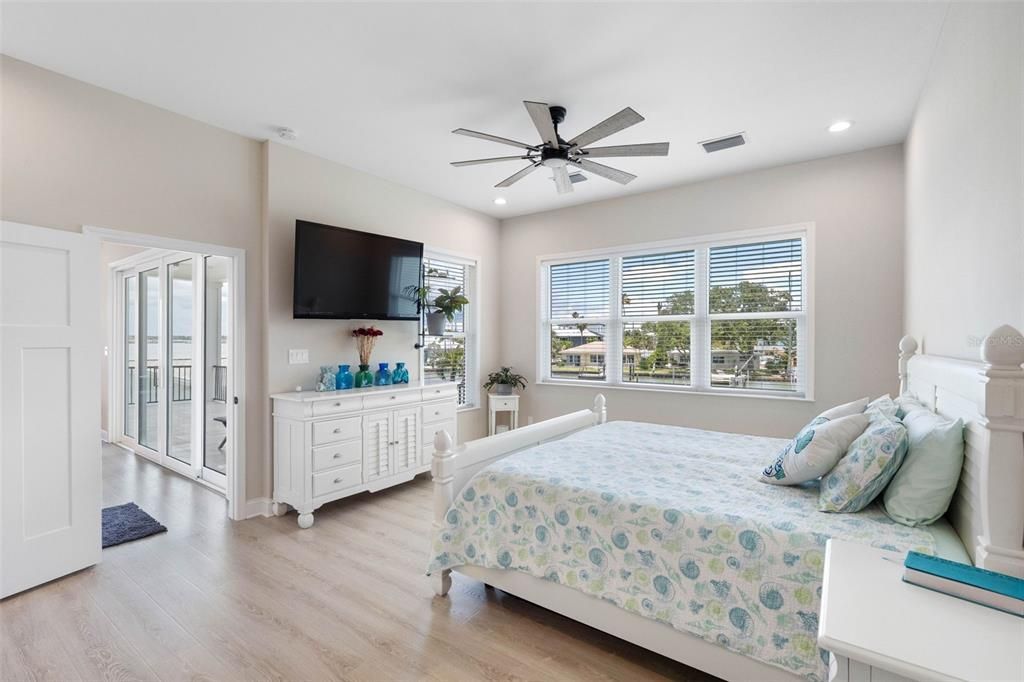 For Sale: $2,145,000 (4 beds, 4 baths, 2695 Square Feet)