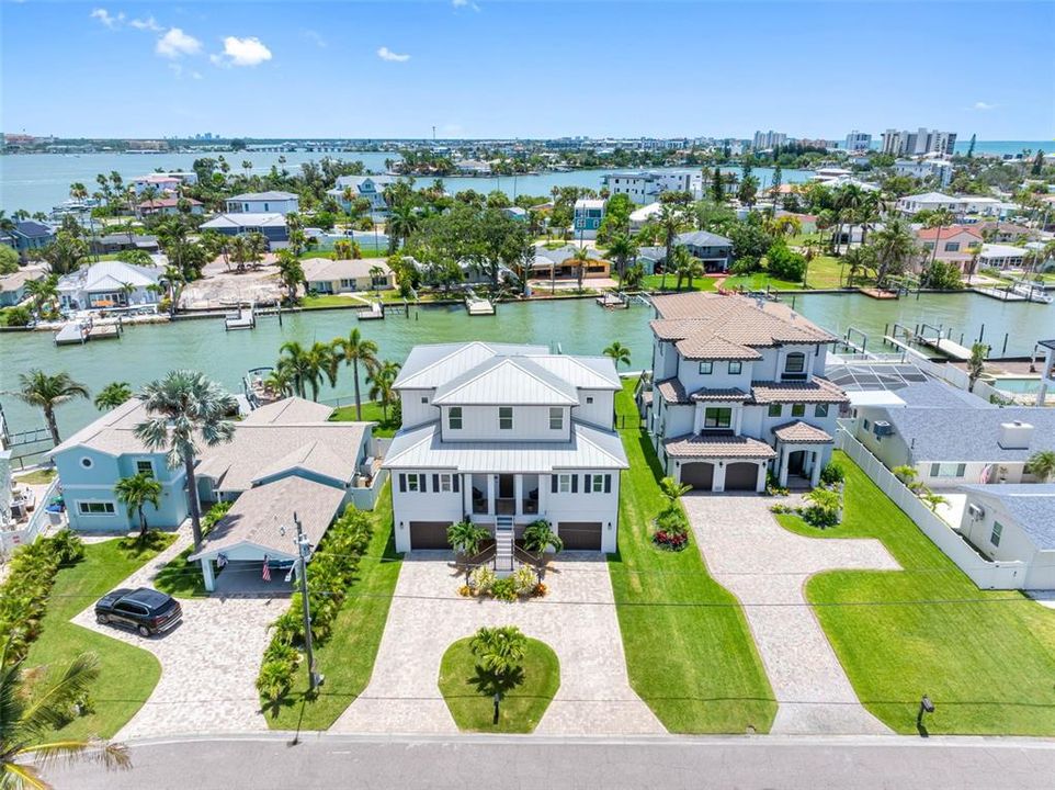For Sale: $2,145,000 (4 beds, 4 baths, 2695 Square Feet)