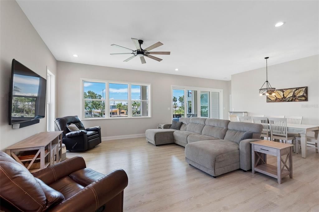 For Sale: $2,145,000 (4 beds, 4 baths, 2695 Square Feet)