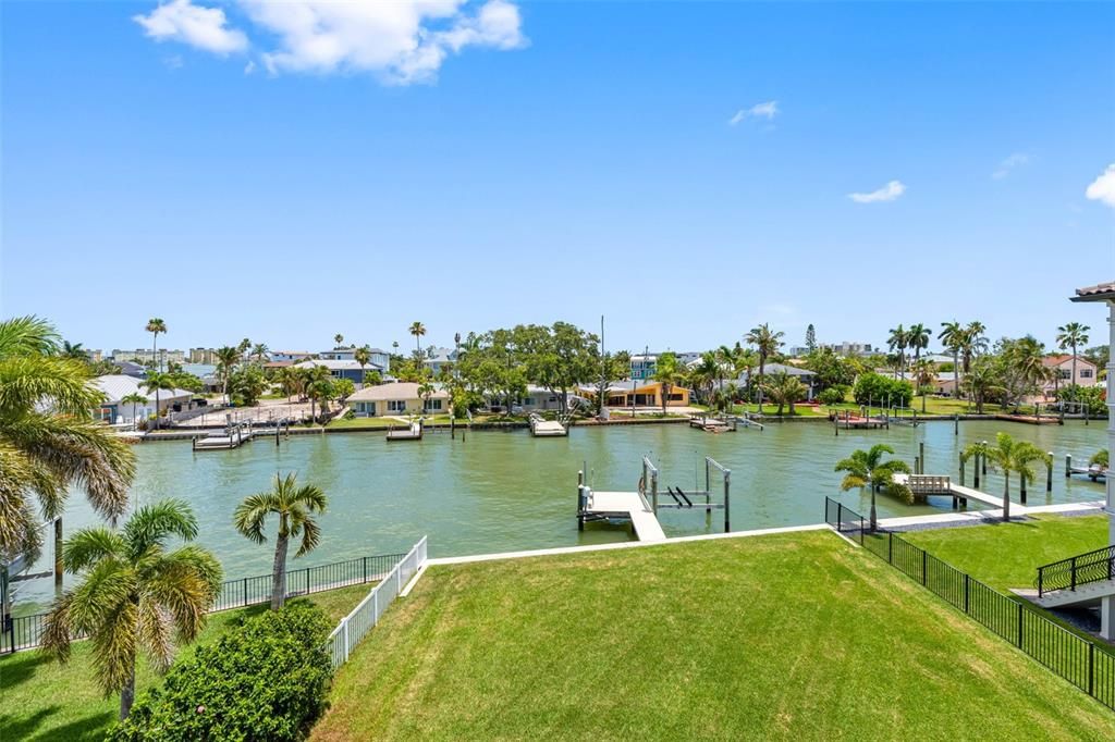 For Sale: $2,145,000 (4 beds, 4 baths, 2695 Square Feet)
