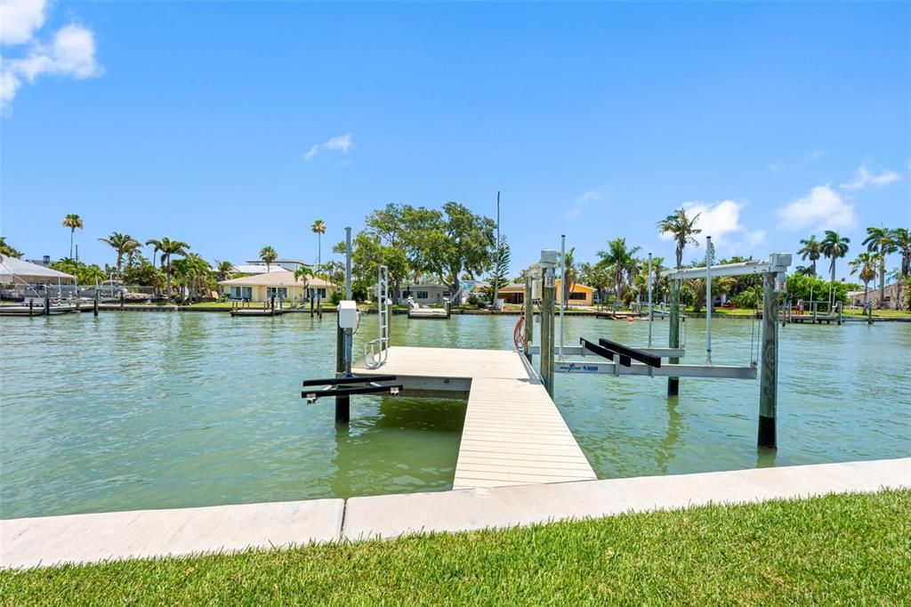 For Sale: $2,145,000 (4 beds, 4 baths, 2695 Square Feet)