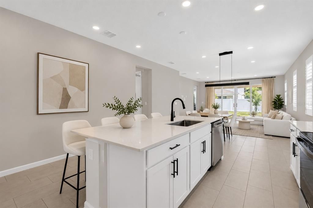 En Venta: $365,000 (4 camas, 2 baños, 1811 Pies cuadrados)