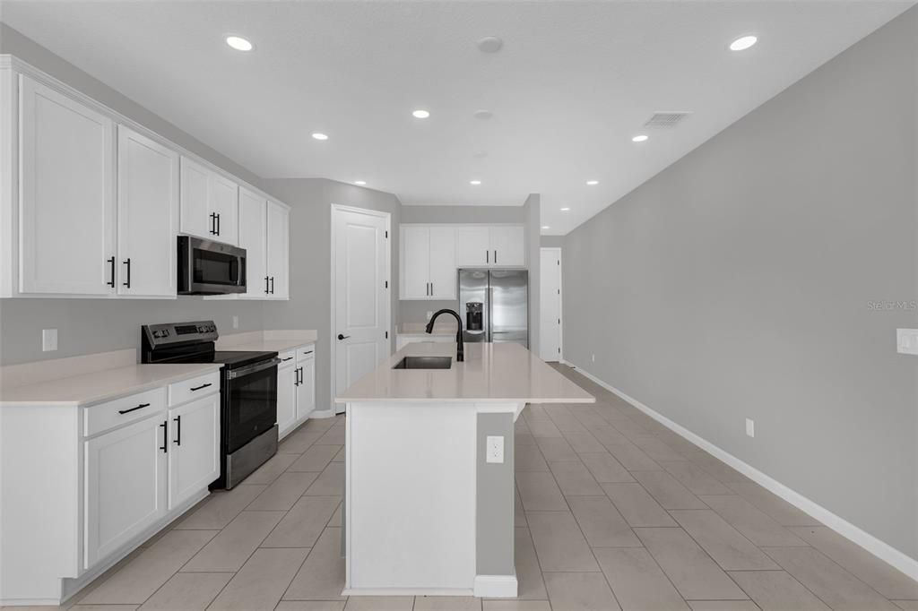 En Venta: $365,000 (4 camas, 2 baños, 1811 Pies cuadrados)