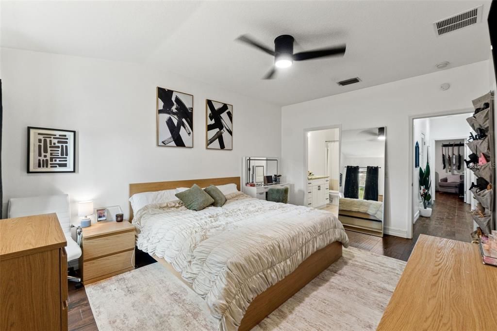 For Sale: $264,500 (2 beds, 2 baths, 1337 Square Feet)