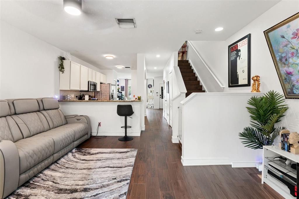For Sale: $264,500 (2 beds, 2 baths, 1337 Square Feet)