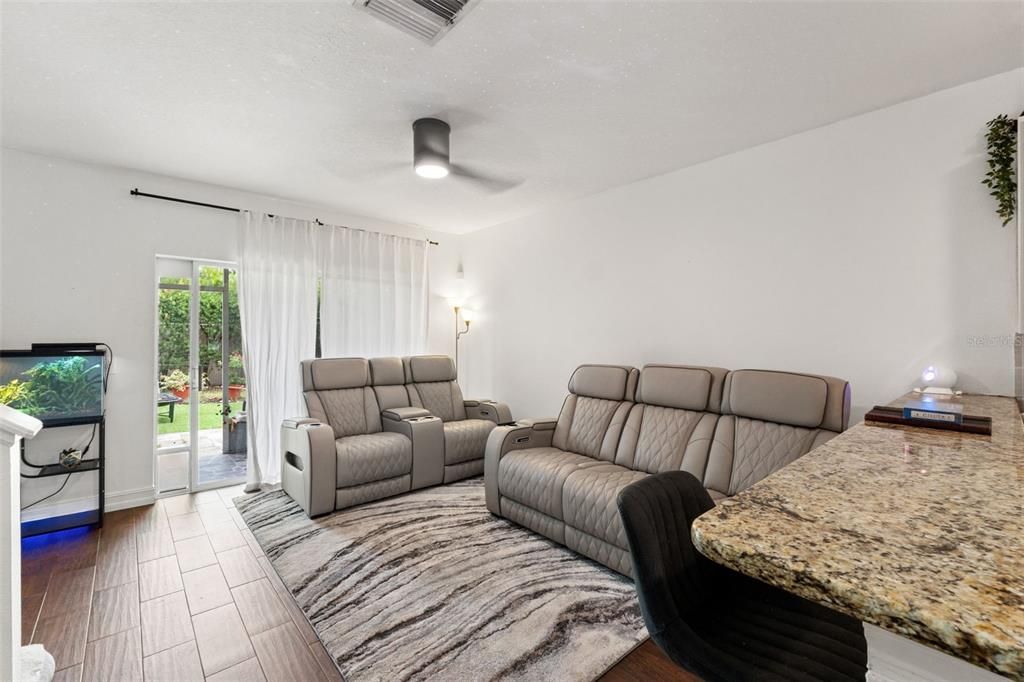 For Sale: $264,500 (2 beds, 2 baths, 1337 Square Feet)