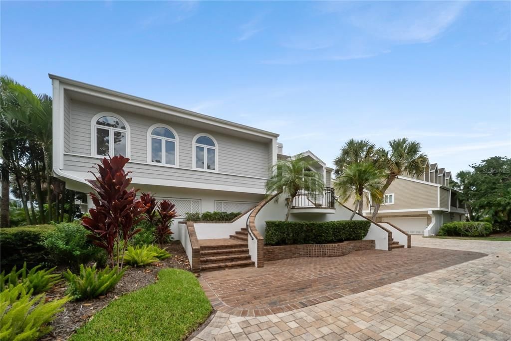 For Sale: $1,950,000 (3 beds, 3 baths, 5080 Square Feet)