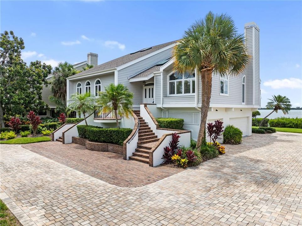 For Sale: $1,950,000 (3 beds, 3 baths, 5080 Square Feet)
