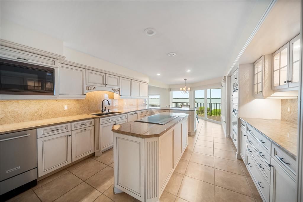 For Sale: $1,950,000 (3 beds, 3 baths, 5080 Square Feet)