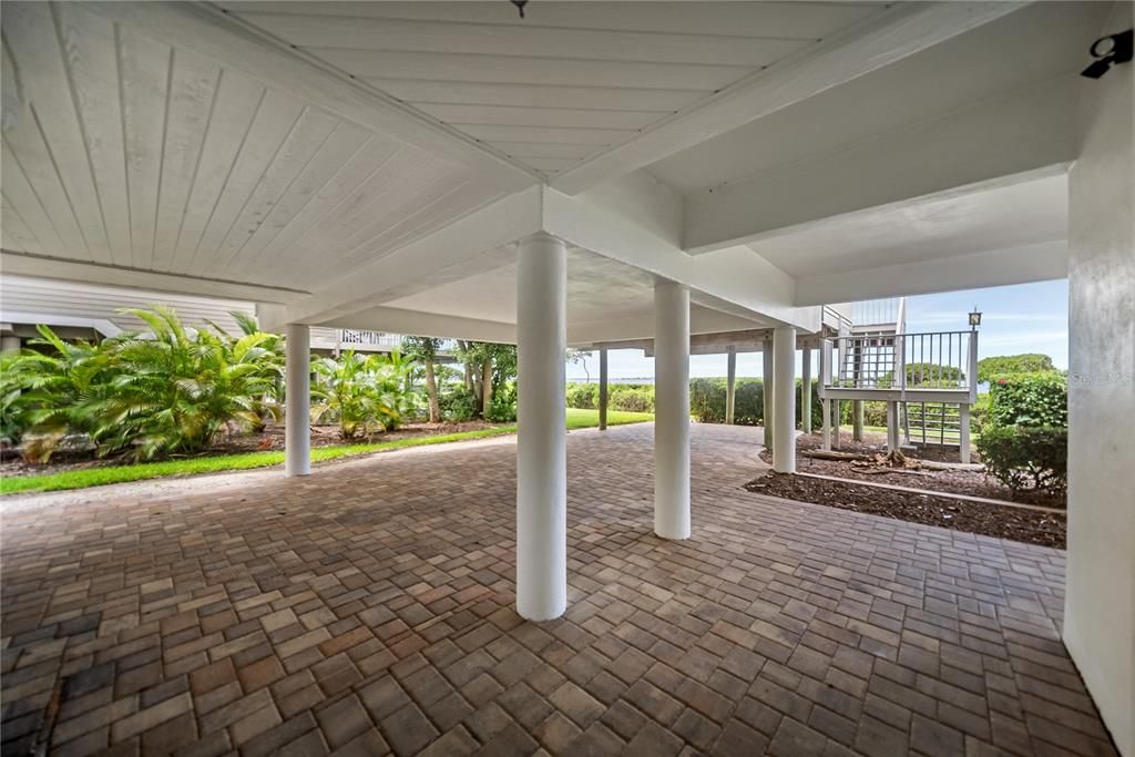 For Sale: $1,950,000 (3 beds, 3 baths, 5080 Square Feet)