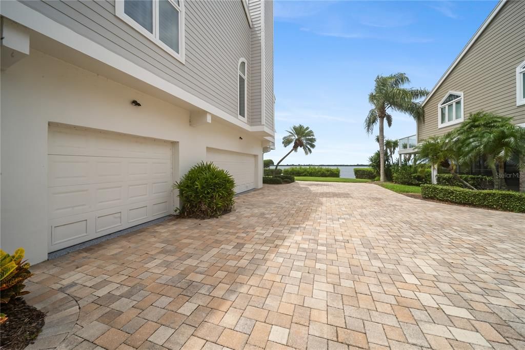 For Sale: $1,950,000 (3 beds, 3 baths, 5080 Square Feet)