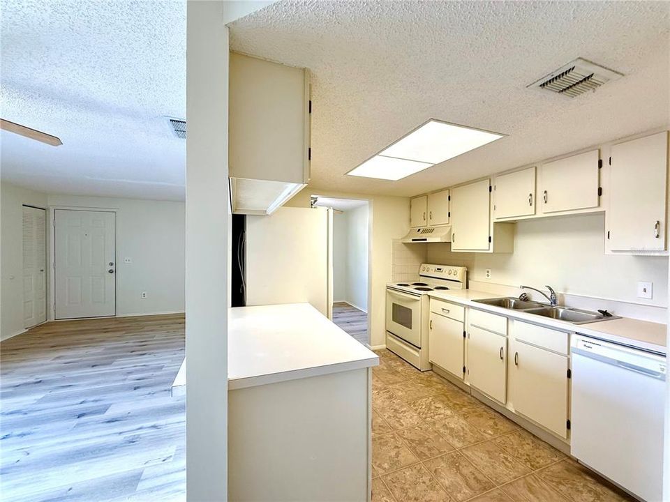 En Venta: $100,000 (2 camas, 2 baños, 960 Pies cuadrados)