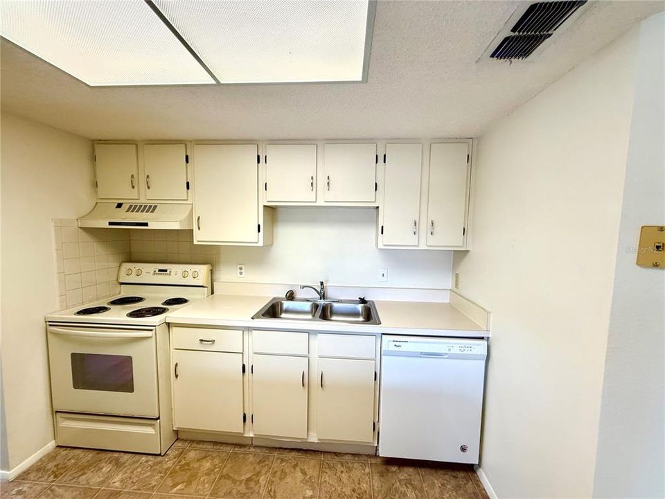 En Venta: $100,000 (2 camas, 2 baños, 960 Pies cuadrados)