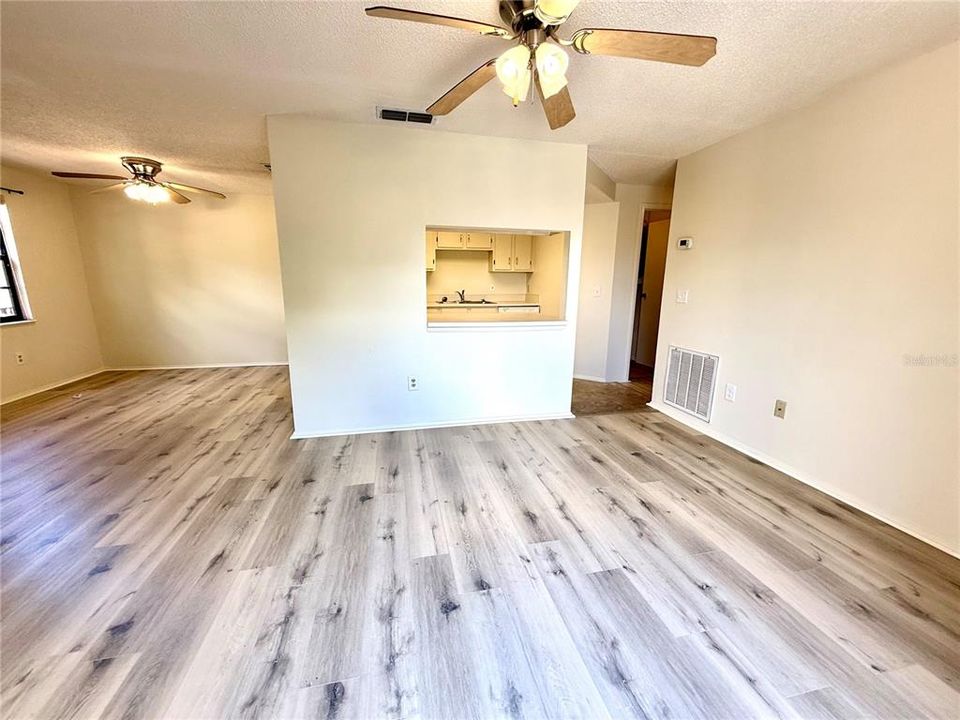 En Venta: $100,000 (2 camas, 2 baños, 960 Pies cuadrados)