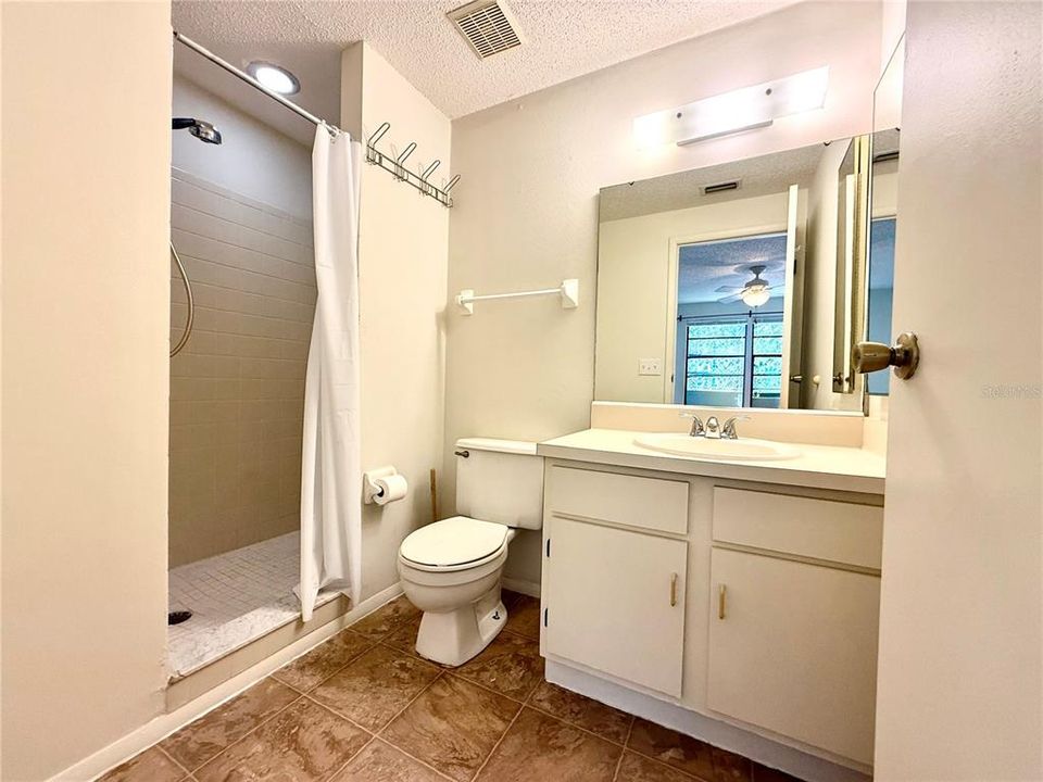 En Venta: $100,000 (2 camas, 2 baños, 960 Pies cuadrados)