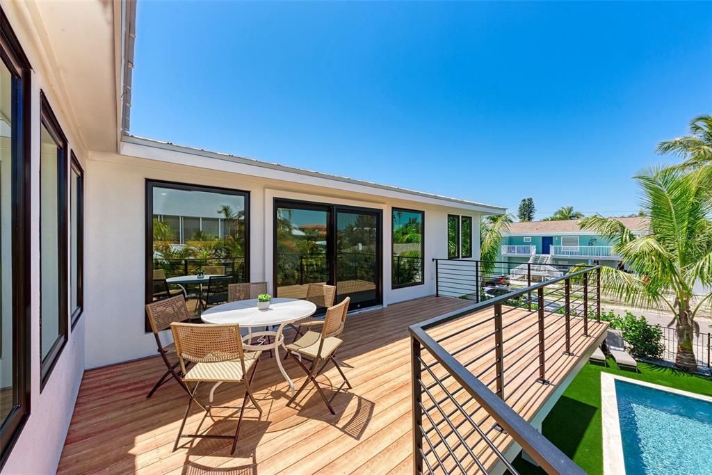 For Sale: $3,650,000 (4 beds, 3 baths, 2122 Square Feet)