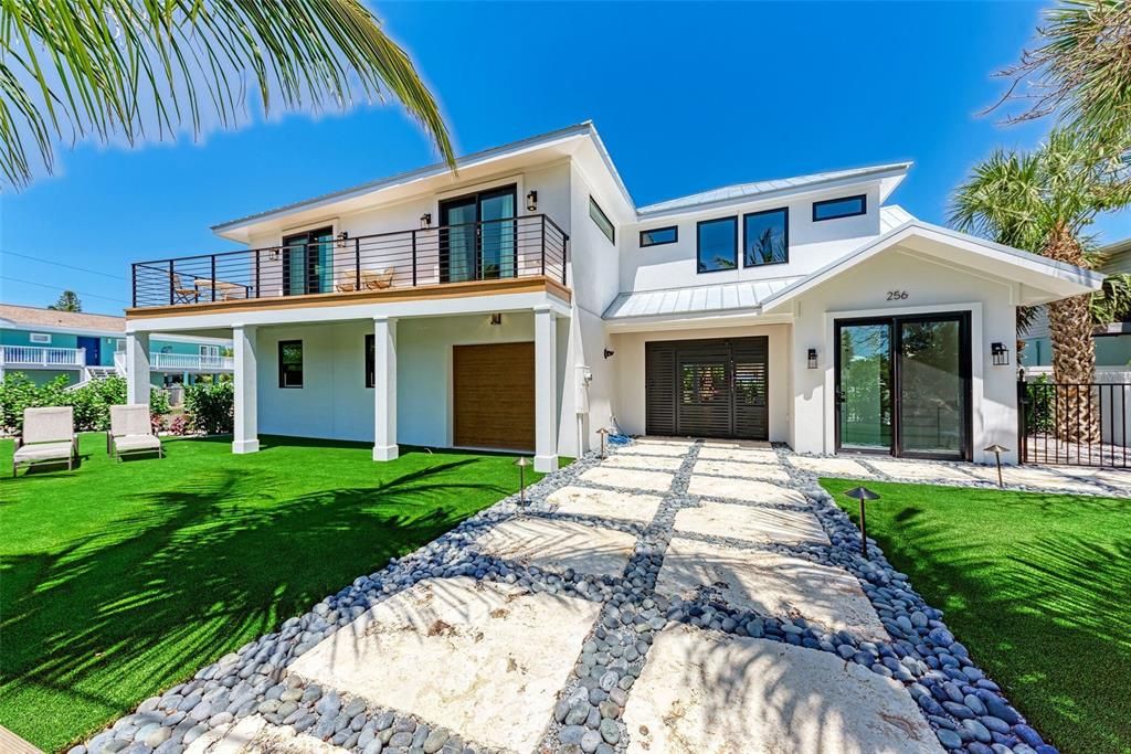 For Sale: $3,650,000 (4 beds, 3 baths, 2122 Square Feet)